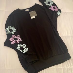 NWT Lelis Versona slouchy sweatshirt racer flower sleeves.  Size small
